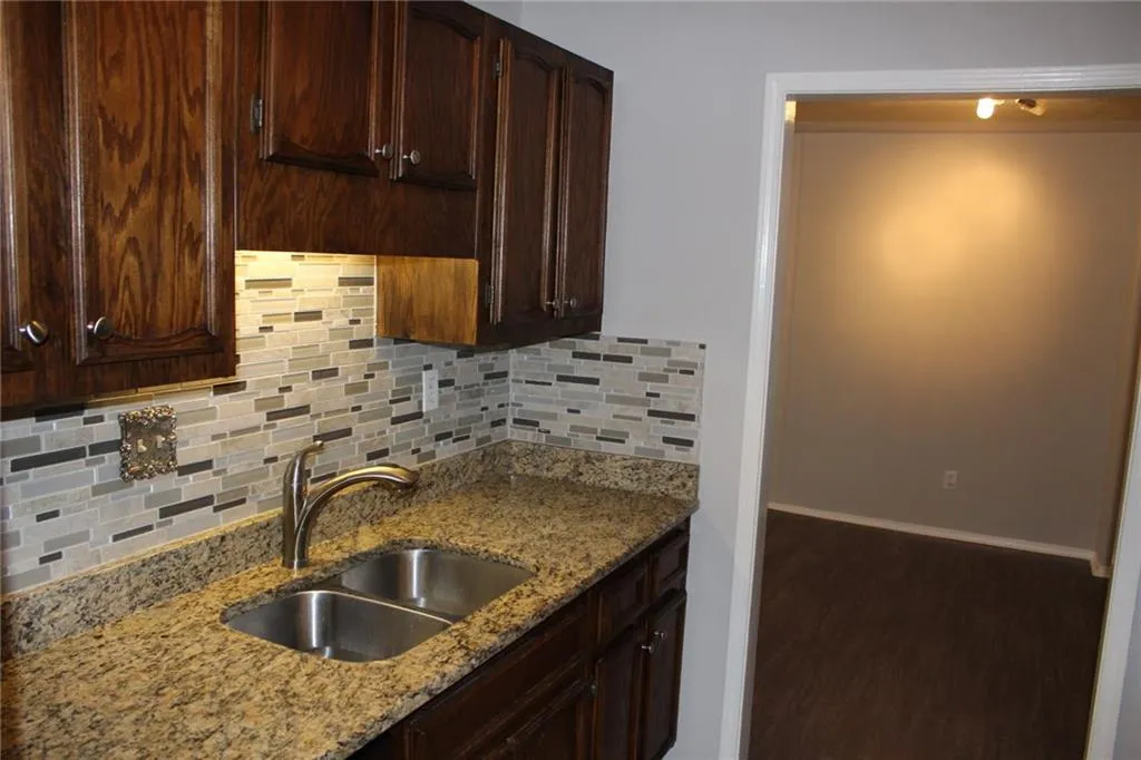 1008 Vicksburg Place, Sandy Springs, Georgia 30350, 2 Bedrooms Bedrooms, ,2 BathroomsBathrooms,Residential,Sold,1008 Vicksburg Place,5758644