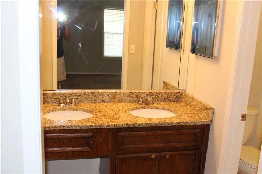 1008 Vicksburg Place, Sandy Springs, Georgia 30350, 2 Bedrooms Bedrooms, ,2 BathroomsBathrooms,Residential,Sold,1008 Vicksburg Place,5758644
