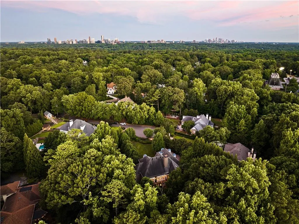 465 Montwicke Chase Nw, Atlanta, Georgia 30327, 5 Bedrooms Bedrooms, ,5 BathroomsBathrooms,Residential,Sold,465 Montwicke Chase Nw,7440382