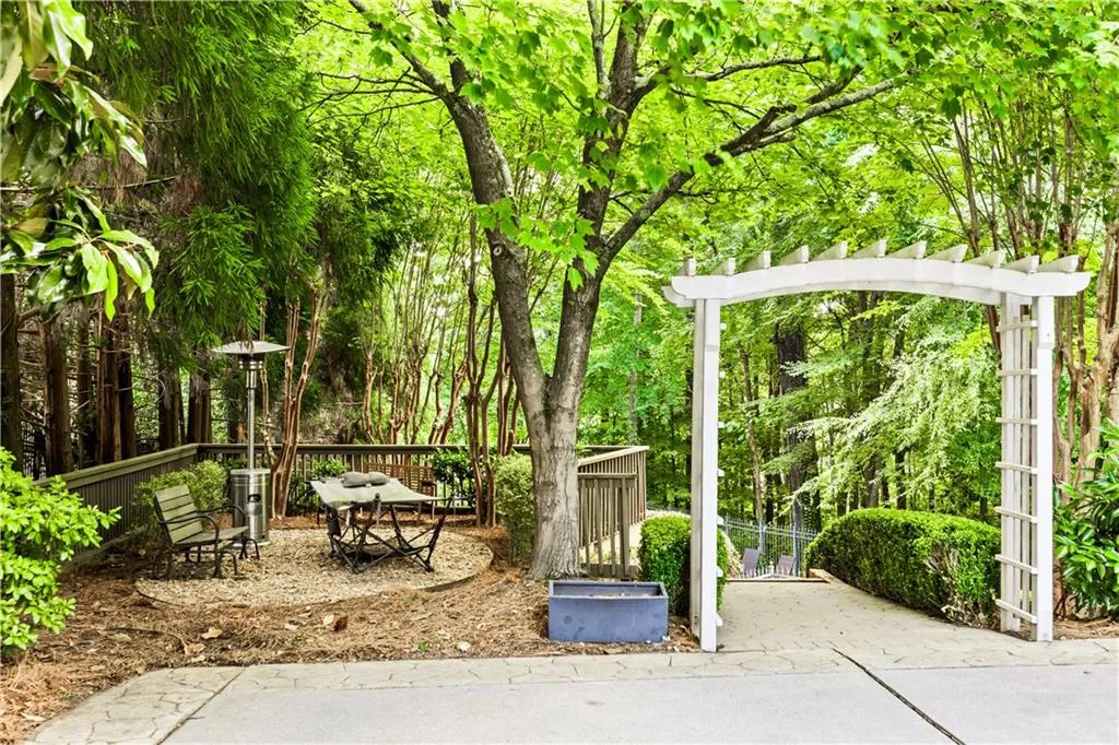 465 Montwicke Chase Nw, Atlanta, Georgia 30327, 5 Bedrooms Bedrooms, ,5 BathroomsBathrooms,Residential,Sold,465 Montwicke Chase Nw,7440382