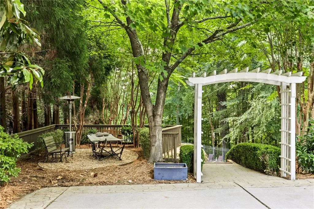 465 Montwicke Chase Nw, Atlanta, Georgia 30327, 5 Bedrooms Bedrooms, ,5 BathroomsBathrooms,Residential,Sold,465 Montwicke Chase Nw,7440382