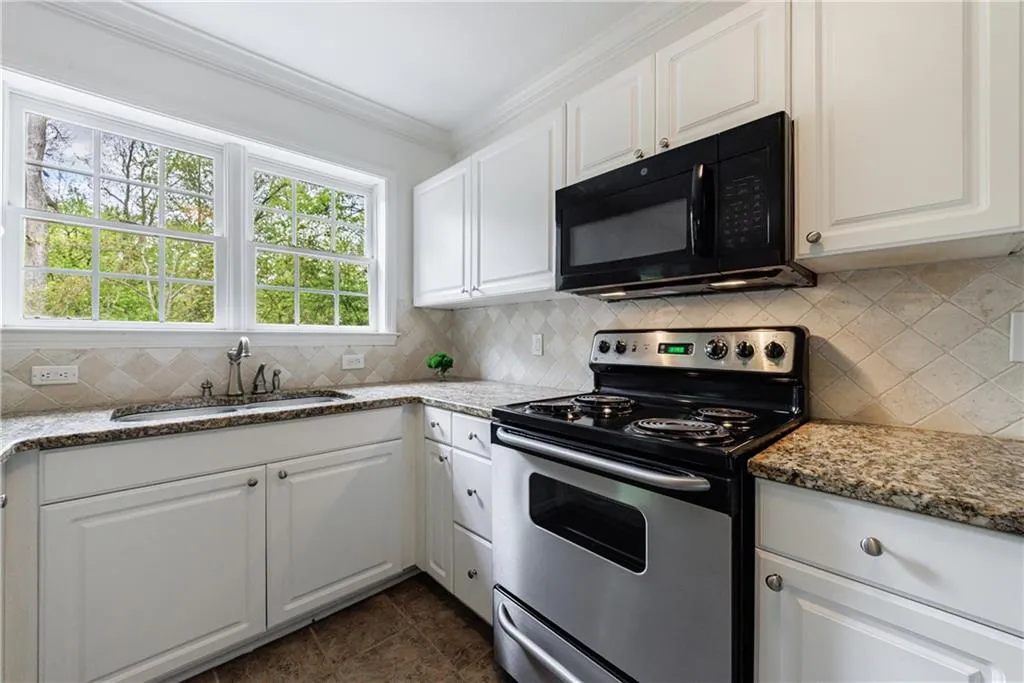 115 Peachtree Memorial Drive Nw Unit C1, Atlanta, Georgia 30309, 2 Bedrooms Bedrooms, ,1 BathroomBathrooms,Residential,For Sale,115 Peachtree Memorial Drive Nw Unit C1,7611616