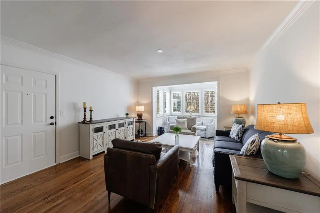 115 Peachtree Memorial Drive Nw Unit C1, Atlanta, Georgia 30309, 2 Bedrooms Bedrooms, ,1 BathroomBathrooms,Residential,For Sale,115 Peachtree Memorial Drive Nw Unit C1,7611616