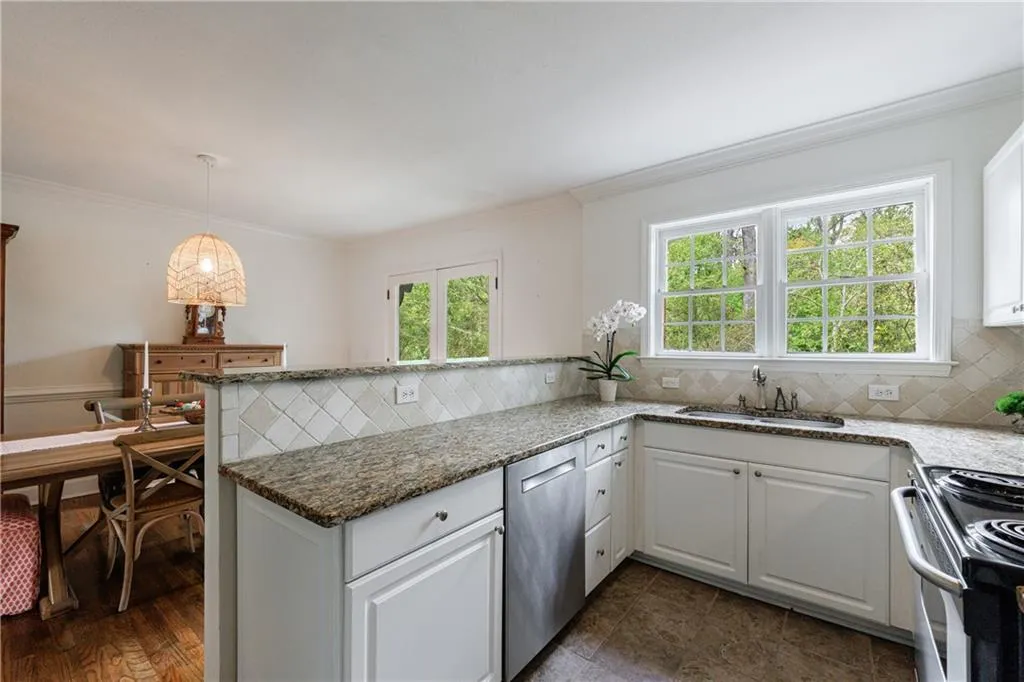 115 Peachtree Memorial Drive Nw Unit C1, Atlanta, Georgia 30309, 2 Bedrooms Bedrooms, ,1 BathroomBathrooms,Residential,For Sale,115 Peachtree Memorial Drive Nw Unit C1,7611616