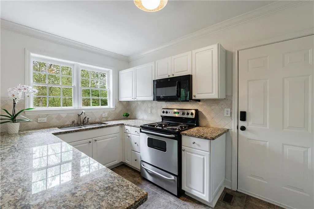 115 Peachtree Memorial Drive Nw Unit C1, Atlanta, Georgia 30309, 2 Bedrooms Bedrooms, ,1 BathroomBathrooms,Residential,For Sale,115 Peachtree Memorial Drive Nw Unit C1,7611616