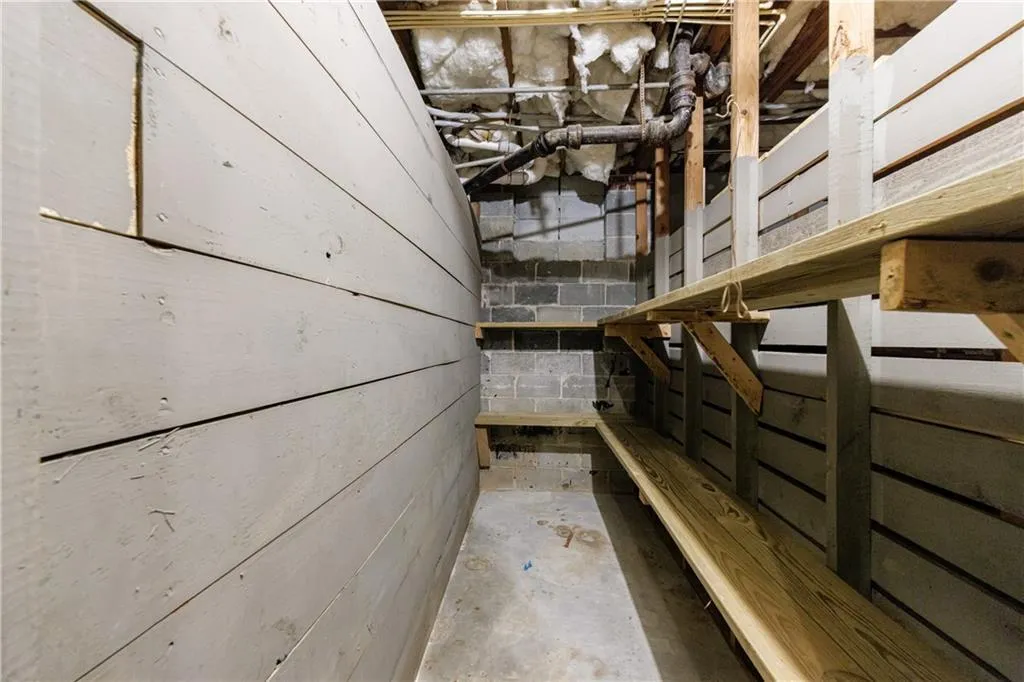 Spacious deeded storage unit in same building