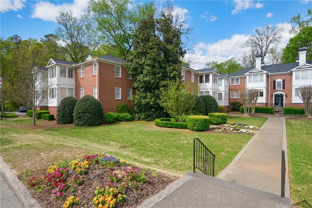 115 Peachtree Memorial Drive Nw Unit C1, Atlanta, Georgia 30309, 2 Bedrooms Bedrooms, ,1 BathroomBathrooms,Residential,For Sale,115 Peachtree Memorial Drive Nw Unit C1,7611616