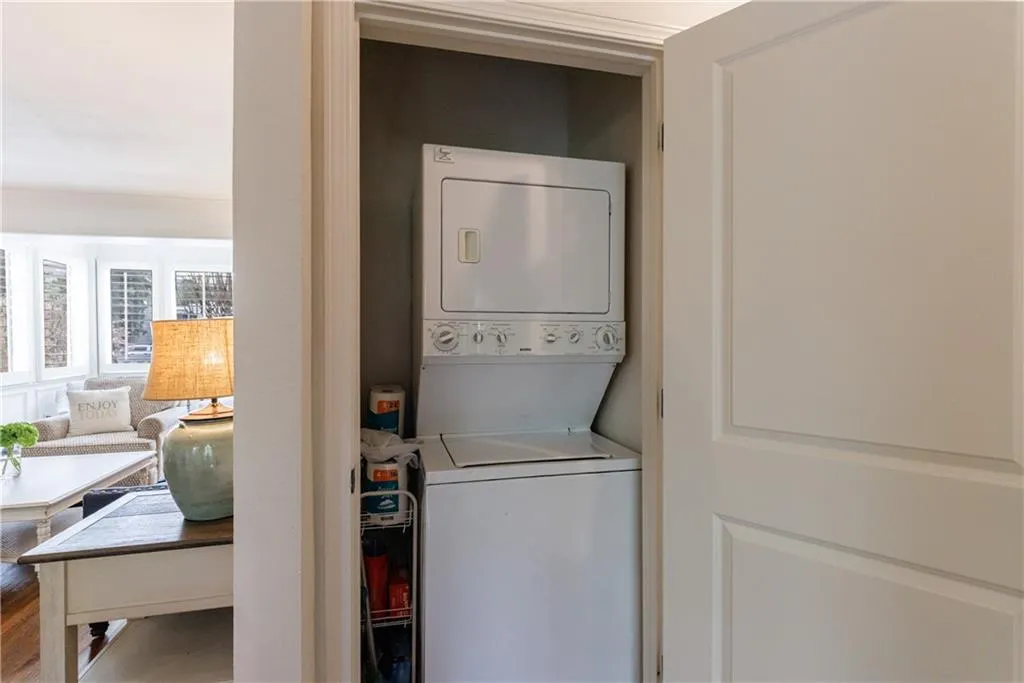 115 Peachtree Memorial Drive Nw Unit C1, Atlanta, Georgia 30309, 2 Bedrooms Bedrooms, ,1 BathroomBathrooms,Residential,For Sale,115 Peachtree Memorial Drive Nw Unit C1,7611616