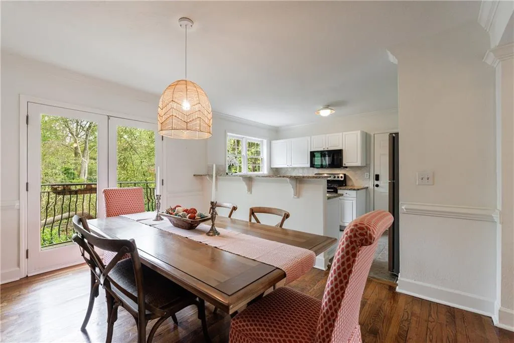 115 Peachtree Memorial Drive Nw Unit C1, Atlanta, Georgia 30309, 2 Bedrooms Bedrooms, ,1 BathroomBathrooms,Residential,For Sale,115 Peachtree Memorial Drive Nw Unit C1,7611616