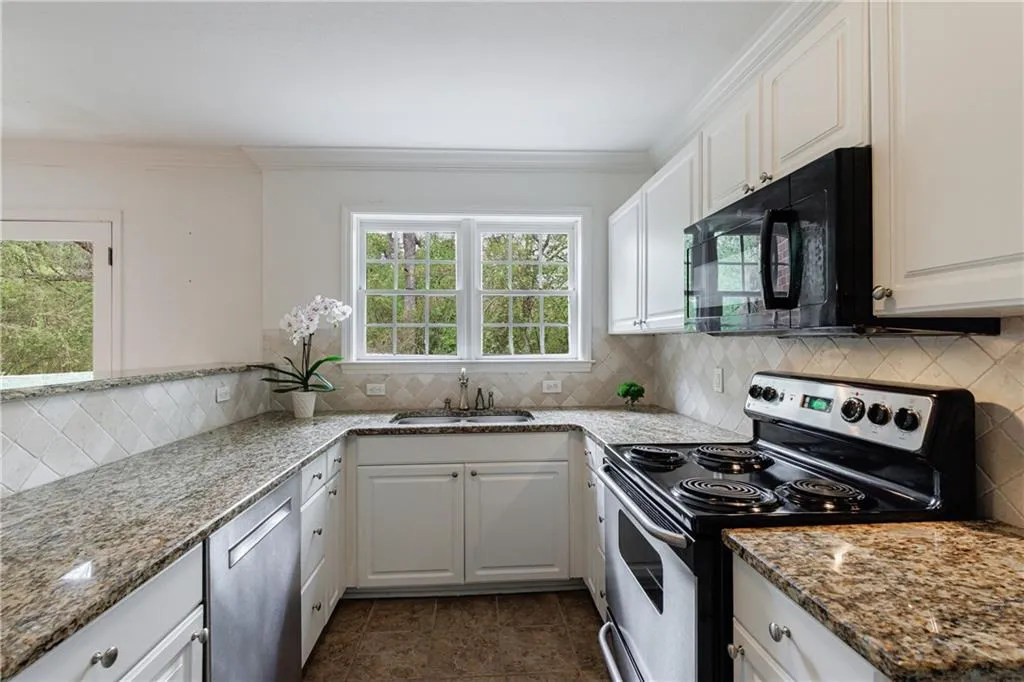 115 Peachtree Memorial Drive Nw Unit C1, Atlanta, Georgia 30309, 2 Bedrooms Bedrooms, ,1 BathroomBathrooms,Residential,For Sale,115 Peachtree Memorial Drive Nw Unit C1,7611616