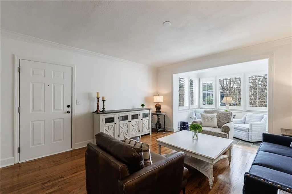 115 Peachtree Memorial Drive Nw Unit C1, Atlanta, Georgia 30309, 2 Bedrooms Bedrooms, ,1 BathroomBathrooms,Residential,For Sale,115 Peachtree Memorial Drive Nw Unit C1,7611616