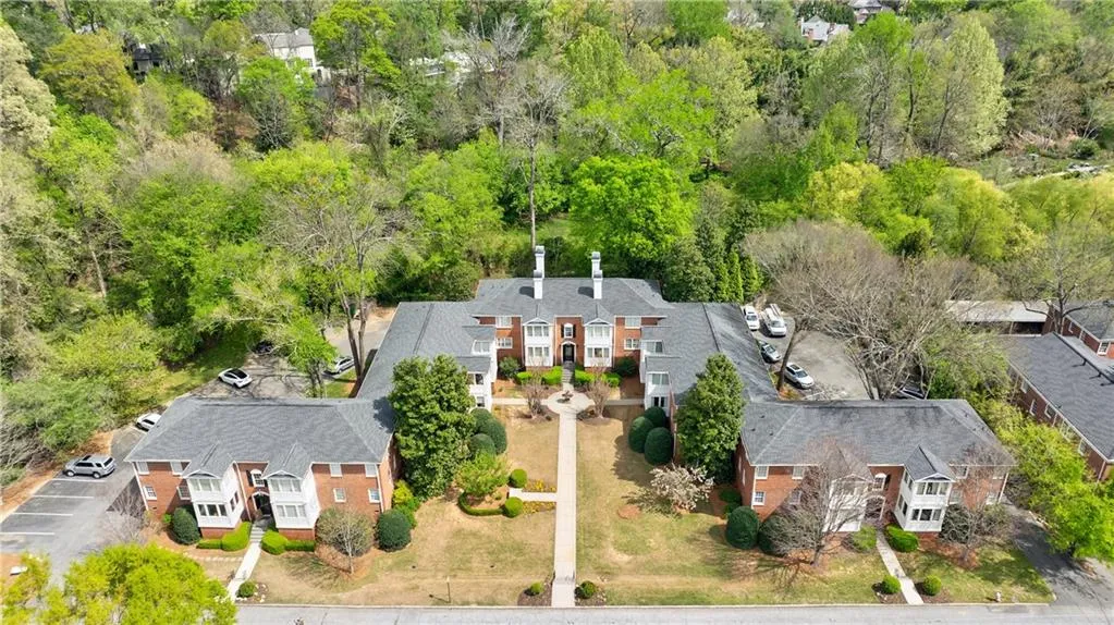 115 Peachtree Memorial Drive Nw Unit C1, Atlanta, Georgia 30309, 2 Bedrooms Bedrooms, ,1 BathroomBathrooms,Residential,For Sale,115 Peachtree Memorial Drive Nw Unit C1,7611616