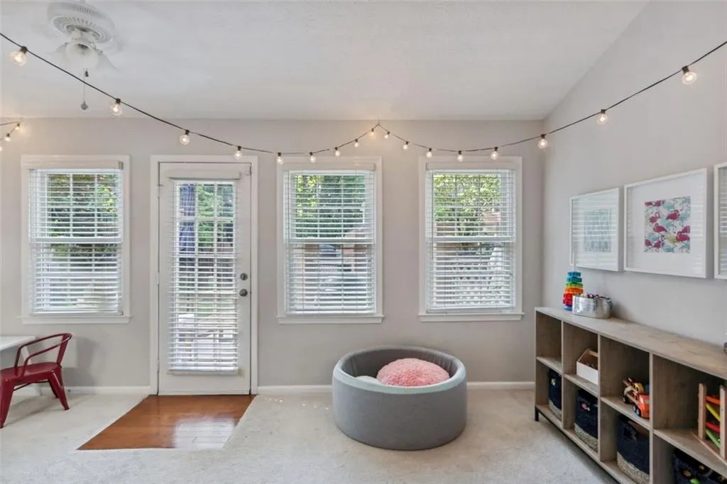 7915 Briar Villa Place, Sandy Springs, Georgia 30350, 3 Bedrooms Bedrooms, ,2 BathroomsBathrooms,Residential,Sold,7915 Briar Villa Place,7065296