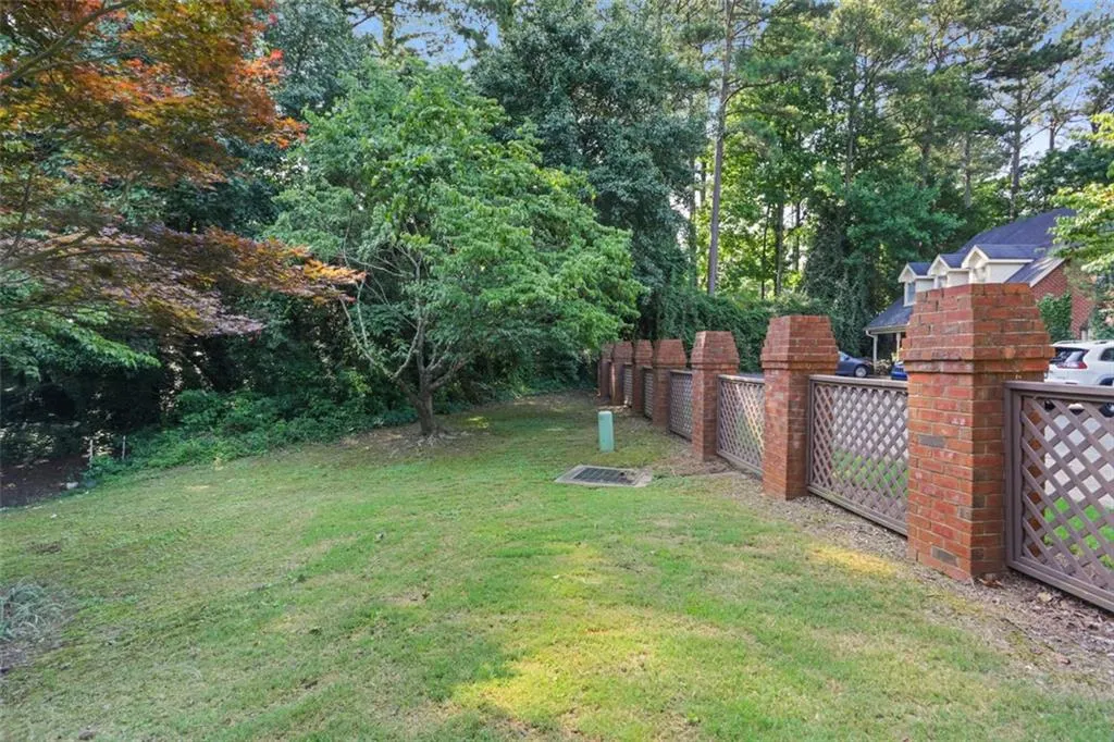 7915 Briar Villa Place, Sandy Springs, Georgia 30350, 3 Bedrooms Bedrooms, ,2 BathroomsBathrooms,Residential,Sold,7915 Briar Villa Place,7065296