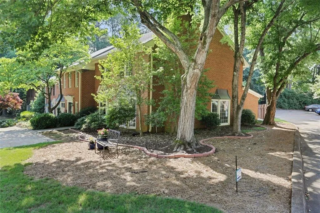 7915 Briar Villa Place, Sandy Springs, Georgia 30350, 3 Bedrooms Bedrooms, ,2 BathroomsBathrooms,Residential,Sold,7915 Briar Villa Place,7065296