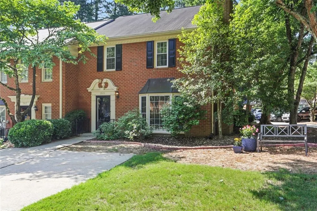 7915 Briar Villa Place, Sandy Springs, Georgia 30350, 3 Bedrooms Bedrooms, ,2 BathroomsBathrooms,Residential,Sold,7915 Briar Villa Place,7065296