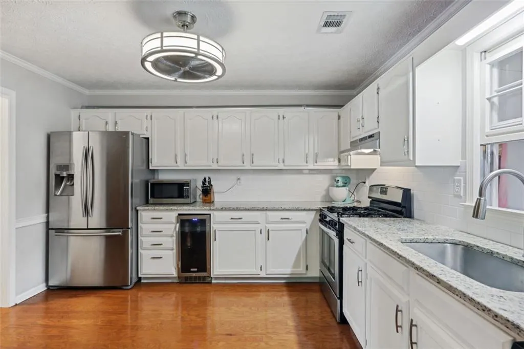 7915 Briar Villa Place, Sandy Springs, Georgia 30350, 3 Bedrooms Bedrooms, ,2 BathroomsBathrooms,Residential,Sold,7915 Briar Villa Place,7065296