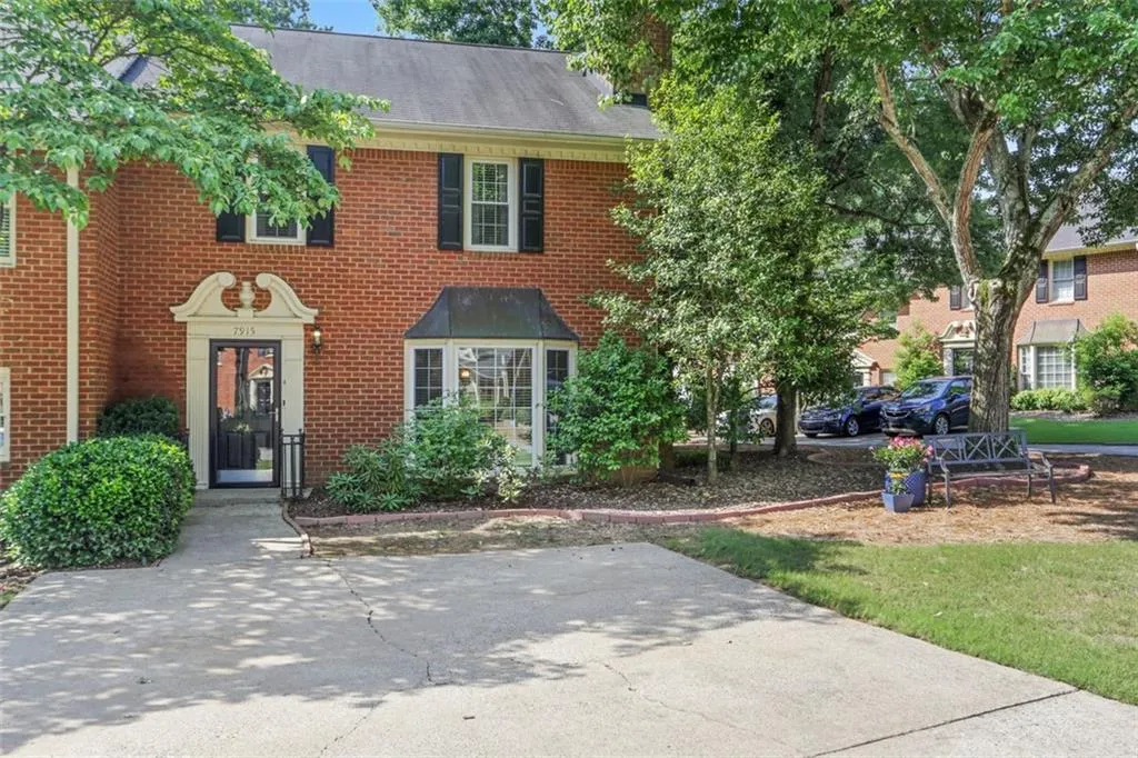 7915 Briar Villa Place, Sandy Springs, Georgia 30350, 3 Bedrooms Bedrooms, ,2 BathroomsBathrooms,Residential,Sold,7915 Briar Villa Place,7065296