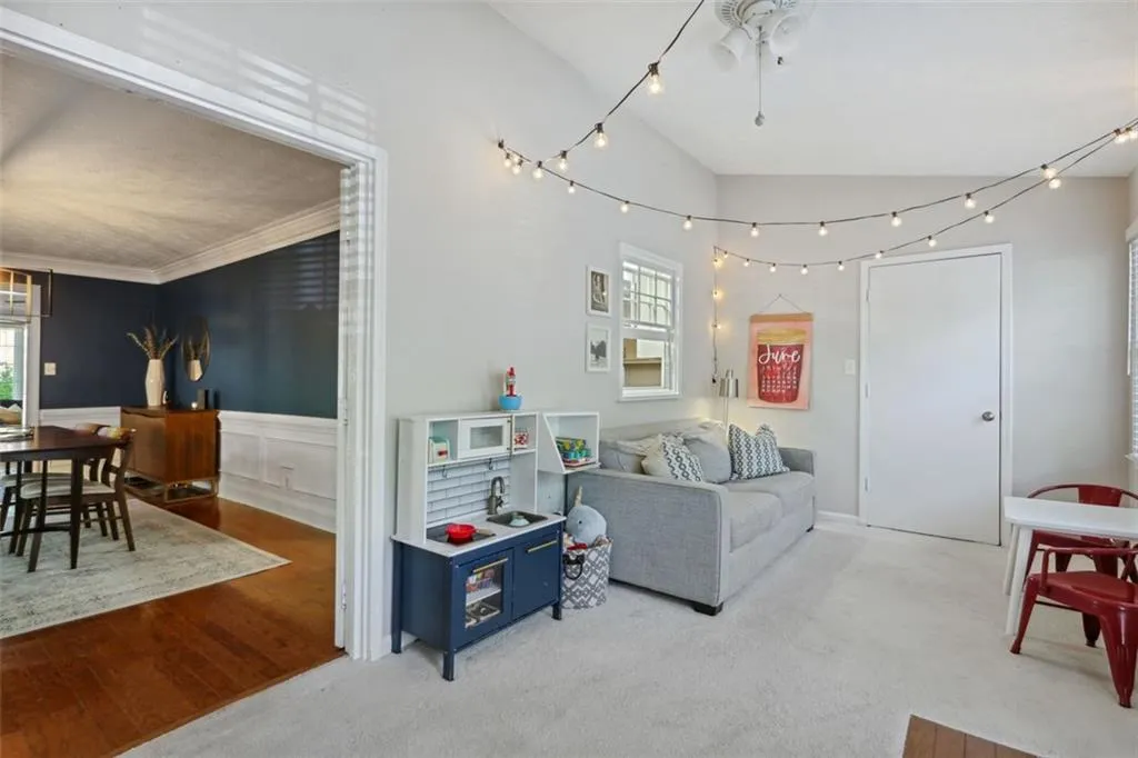 7915 Briar Villa Place, Sandy Springs, Georgia 30350, 3 Bedrooms Bedrooms, ,2 BathroomsBathrooms,Residential,Sold,7915 Briar Villa Place,7065296