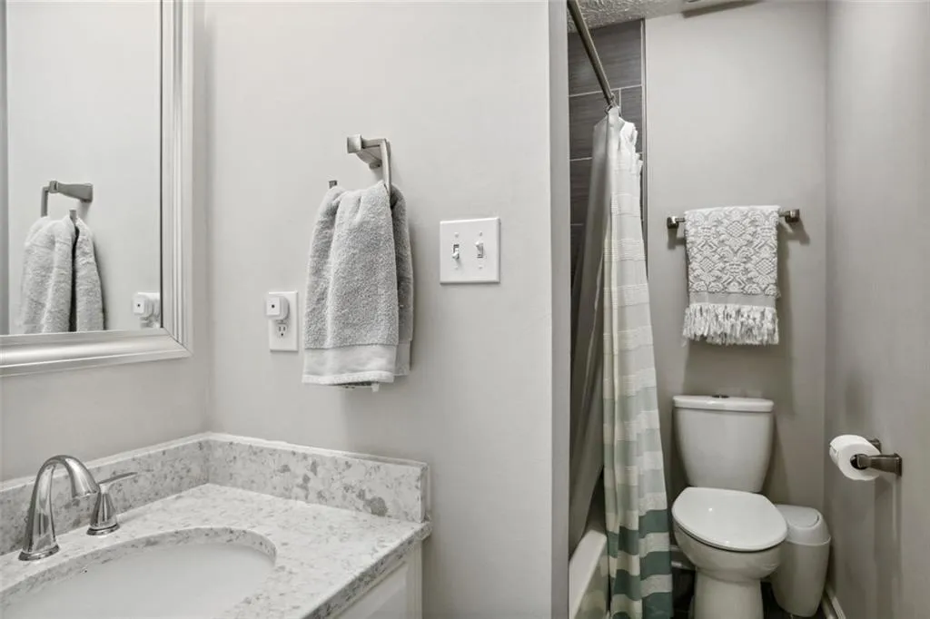 7915 Briar Villa Place, Sandy Springs, Georgia 30350, 3 Bedrooms Bedrooms, ,2 BathroomsBathrooms,Residential,Sold,7915 Briar Villa Place,7065296