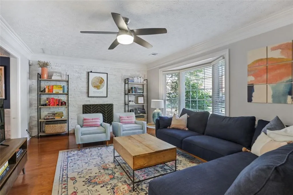 7915 Briar Villa Place, Sandy Springs, Georgia 30350, 3 Bedrooms Bedrooms, ,2 BathroomsBathrooms,Residential,Sold,7915 Briar Villa Place,7065296