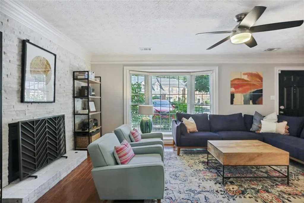 7915 Briar Villa Place, Sandy Springs, Georgia 30350, 3 Bedrooms Bedrooms, ,2 BathroomsBathrooms,Residential,Sold,7915 Briar Villa Place,7065296