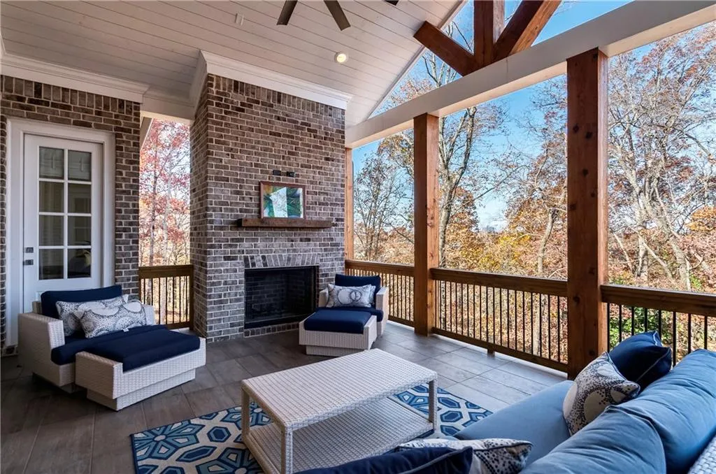 5020 Riverview Road, Sandy Springs, Georgia 30327, 5 Bedrooms Bedrooms, ,5 BathroomsBathrooms,Residential,Sold,5020 Riverview Road,6656787