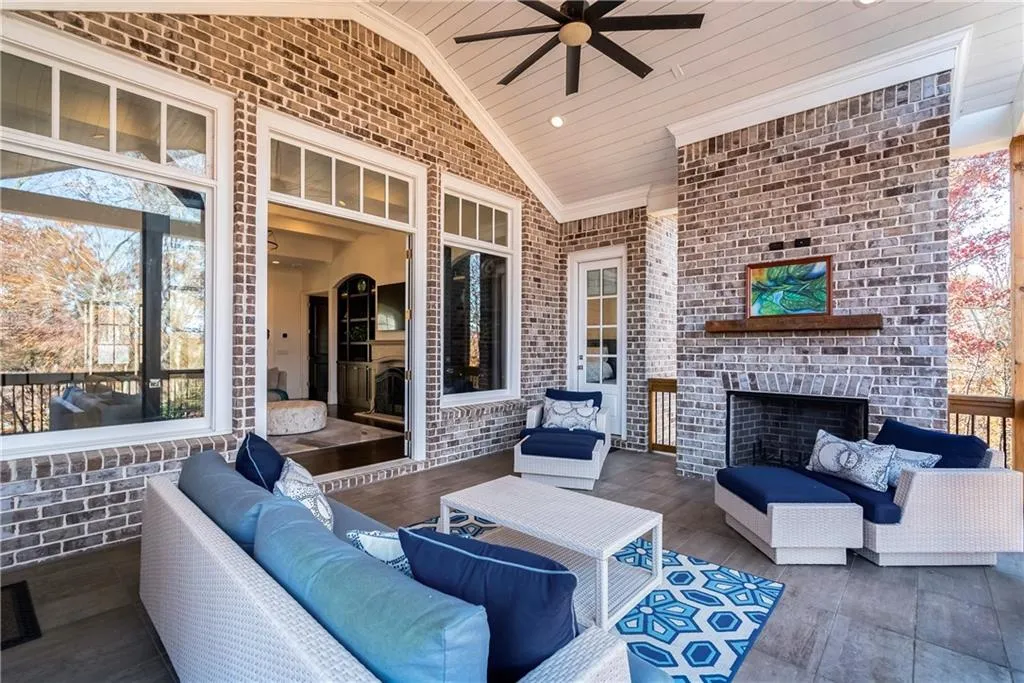 5020 Riverview Road, Sandy Springs, Georgia 30327, 5 Bedrooms Bedrooms, ,5 BathroomsBathrooms,Residential,Sold,5020 Riverview Road,6656787