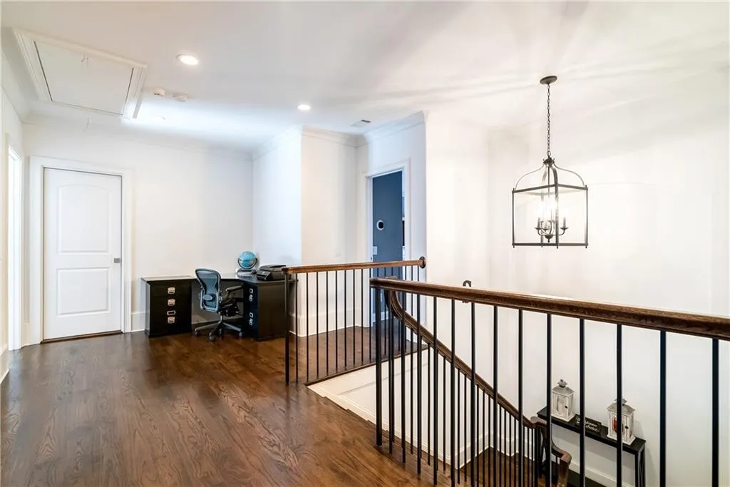 5020 Riverview Road, Sandy Springs, Georgia 30327, 5 Bedrooms Bedrooms, ,5 BathroomsBathrooms,Residential,Sold,5020 Riverview Road,6656787