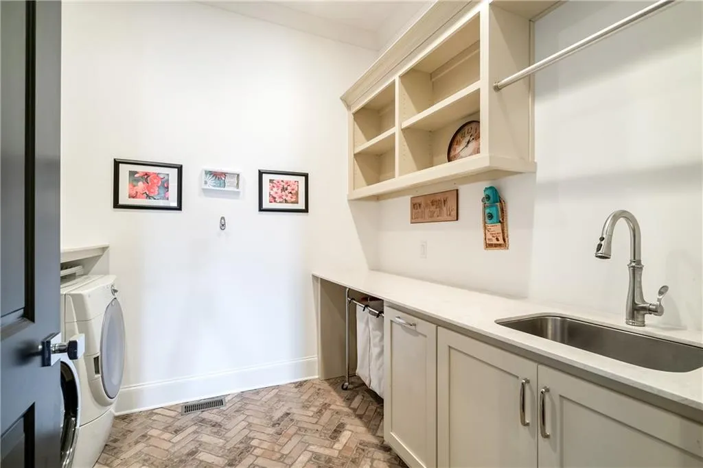 5020 Riverview Road, Sandy Springs, Georgia 30327, 5 Bedrooms Bedrooms, ,5 BathroomsBathrooms,Residential,Sold,5020 Riverview Road,6656787