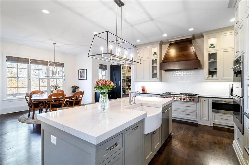 5020 Riverview Road, Sandy Springs, Georgia 30327, 5 Bedrooms Bedrooms, ,5 BathroomsBathrooms,Residential,Sold,5020 Riverview Road,6656787