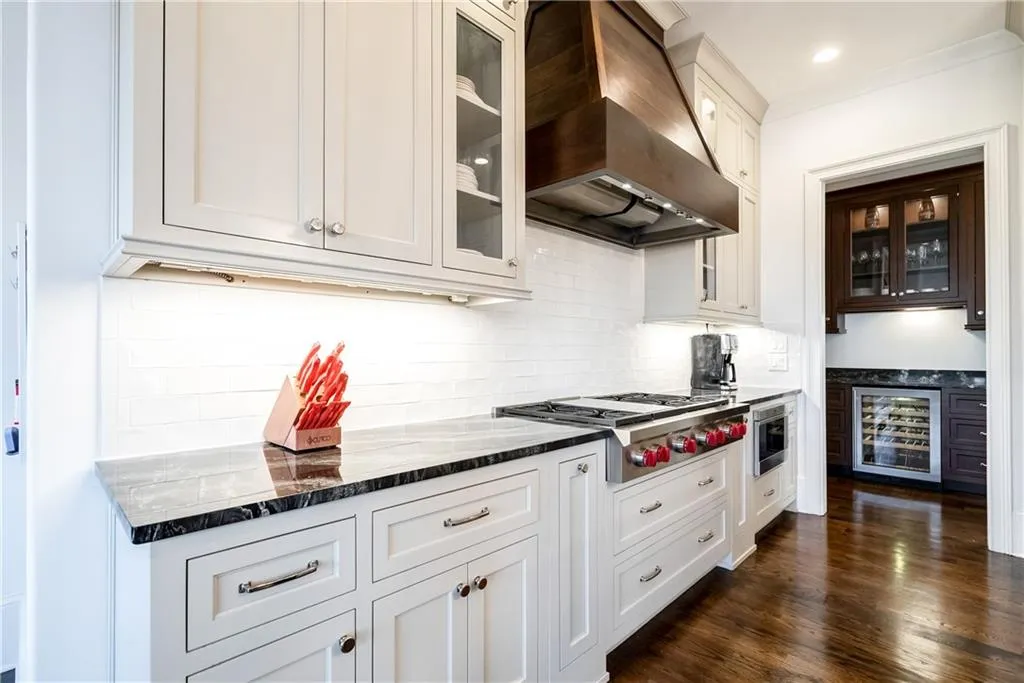 5020 Riverview Road, Sandy Springs, Georgia 30327, 5 Bedrooms Bedrooms, ,5 BathroomsBathrooms,Residential,Sold,5020 Riverview Road,6656787