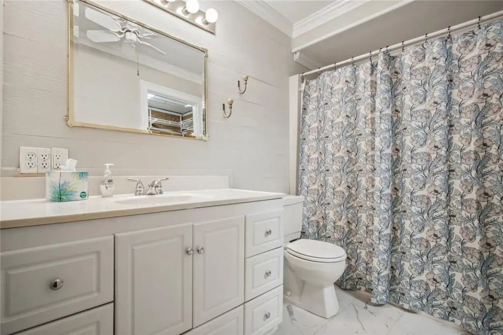 5400 Roswell Road Unit F2, Sandy Springs, Georgia 30342, 1 Bedroom Bedrooms, ,1 BathroomBathrooms,Residential,Sold,5400 Roswell Road Unit F2,7095173