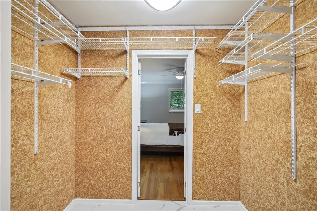 5400 Roswell Road Unit F2, Sandy Springs, Georgia 30342, 1 Bedroom Bedrooms, ,1 BathroomBathrooms,Residential,Sold,5400 Roswell Road Unit F2,7095173