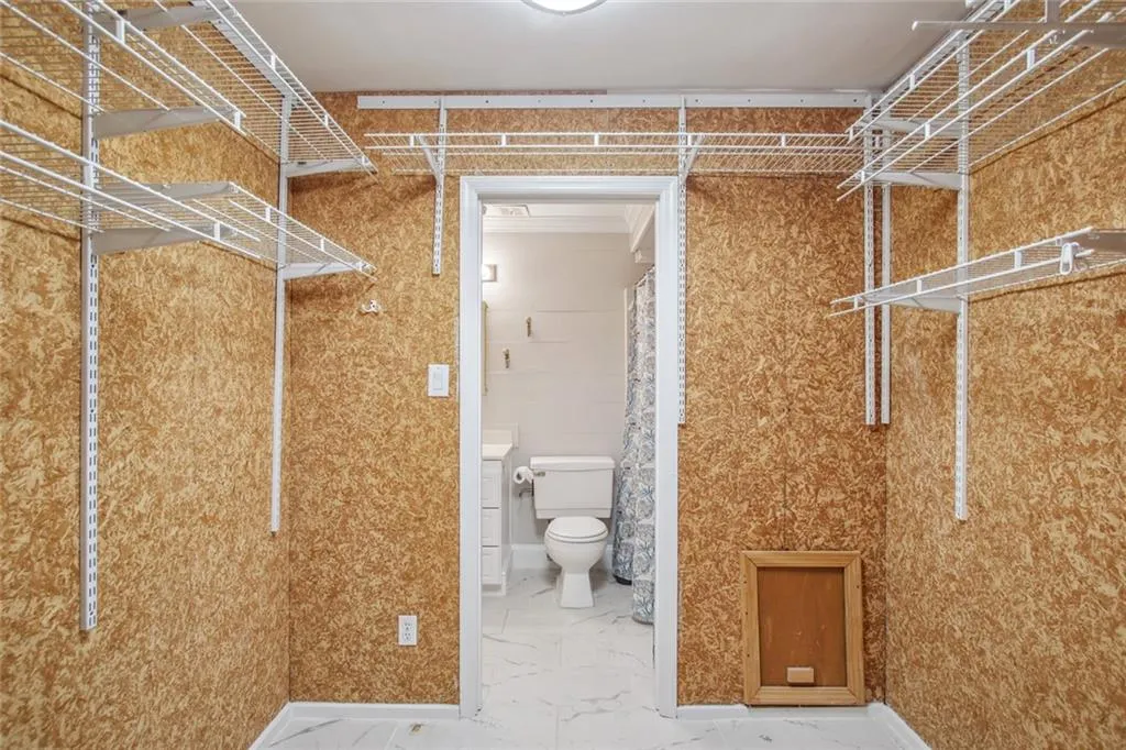 5400 Roswell Road Unit F2, Sandy Springs, Georgia 30342, 1 Bedroom Bedrooms, ,1 BathroomBathrooms,Residential,Sold,5400 Roswell Road Unit F2,7095173