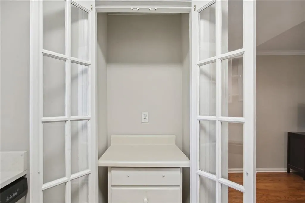 5400 Roswell Road Unit F2, Sandy Springs, Georgia 30342, 1 Bedroom Bedrooms, ,1 BathroomBathrooms,Residential,Sold,5400 Roswell Road Unit F2,7095173