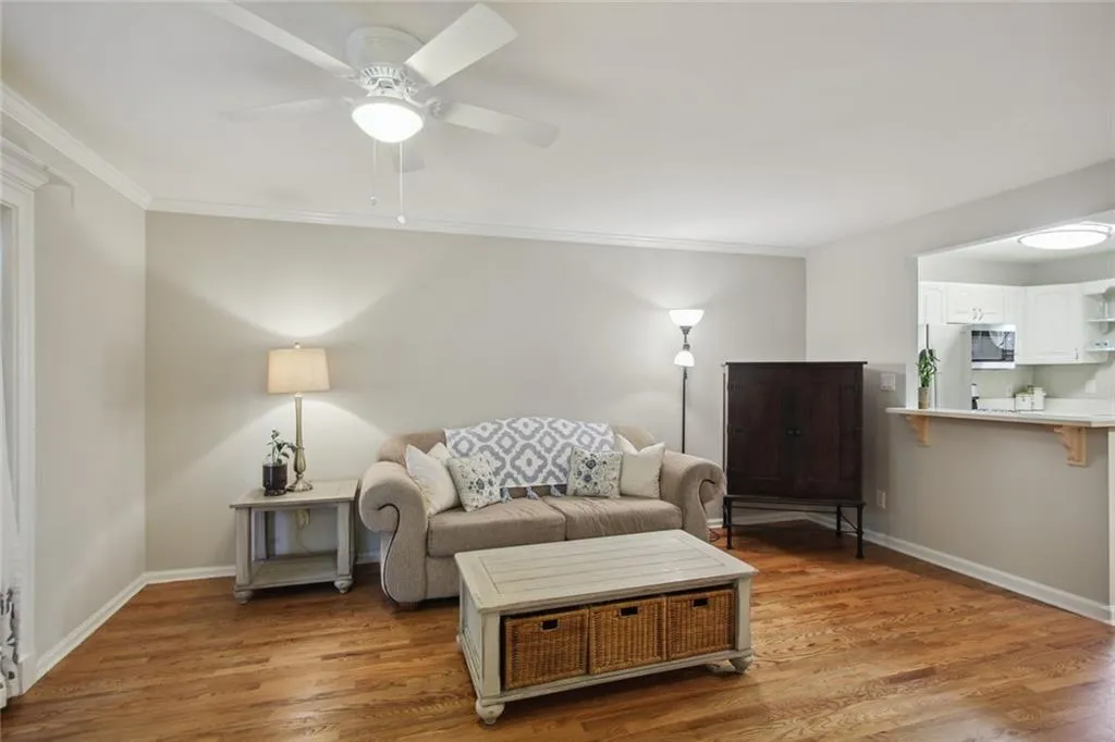 5400 Roswell Road Unit F2, Sandy Springs, Georgia 30342, 1 Bedroom Bedrooms, ,1 BathroomBathrooms,Residential,Sold,5400 Roswell Road Unit F2,7095173