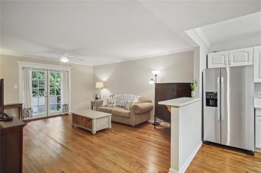 5400 Roswell Road Unit F2, Sandy Springs, Georgia 30342, 1 Bedroom Bedrooms, ,1 BathroomBathrooms,Residential,Sold,5400 Roswell Road Unit F2,7095173