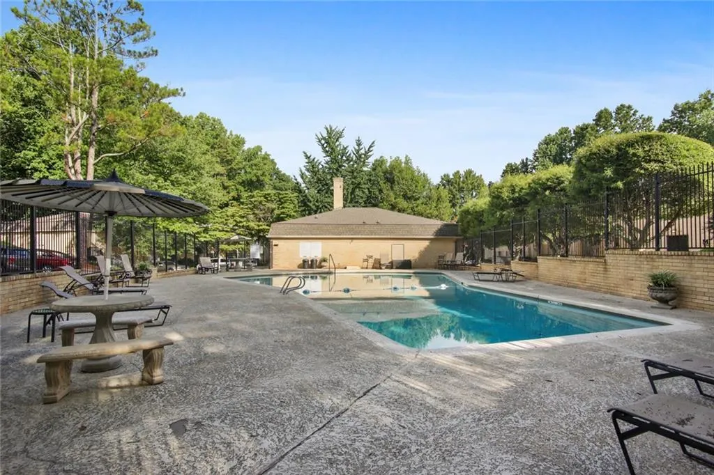 5400 Roswell Road Unit F2, Sandy Springs, Georgia 30342, 1 Bedroom Bedrooms, ,1 BathroomBathrooms,Residential,Sold,5400 Roswell Road Unit F2,7095173