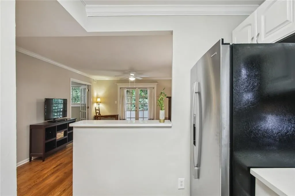 5400 Roswell Road Unit F2, Sandy Springs, Georgia 30342, 1 Bedroom Bedrooms, ,1 BathroomBathrooms,Residential,Sold,5400 Roswell Road Unit F2,7095173