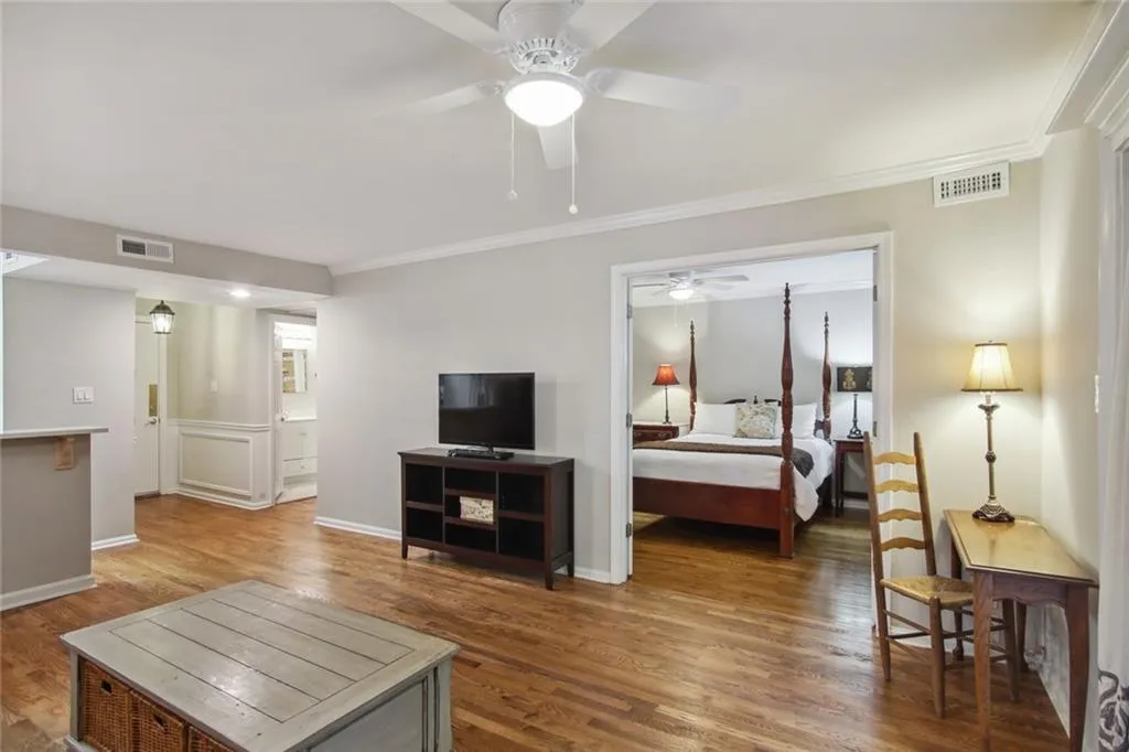 5400 Roswell Road Unit F2, Sandy Springs, Georgia 30342, 1 Bedroom Bedrooms, ,1 BathroomBathrooms,Residential,Sold,5400 Roswell Road Unit F2,7095173