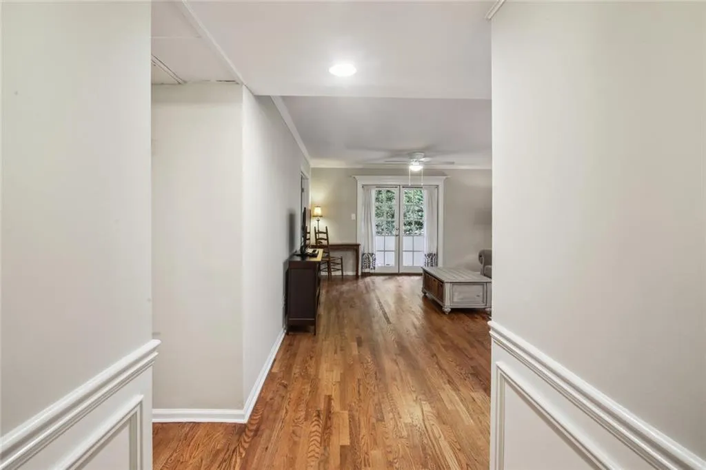 5400 Roswell Road Unit F2, Sandy Springs, Georgia 30342, 1 Bedroom Bedrooms, ,1 BathroomBathrooms,Residential,Sold,5400 Roswell Road Unit F2,7095173