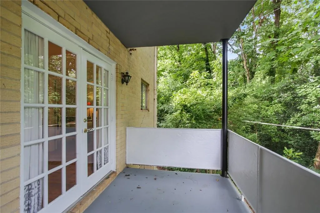 5400 Roswell Road Unit F2, Sandy Springs, Georgia 30342, 1 Bedroom Bedrooms, ,1 BathroomBathrooms,Residential,Sold,5400 Roswell Road Unit F2,7095173