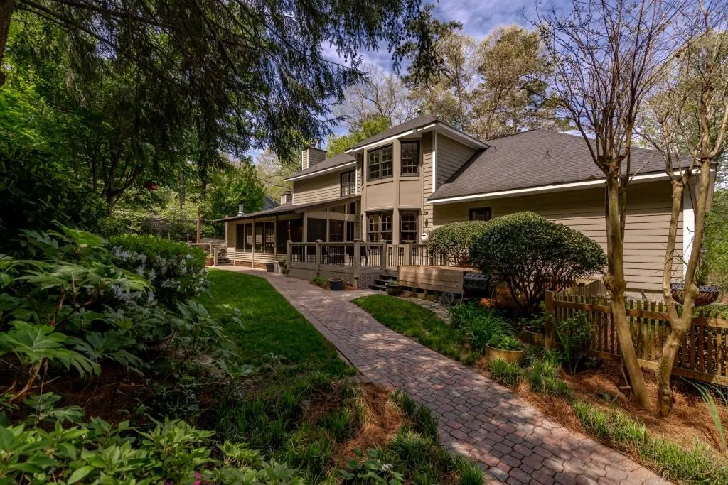 2125 Spalding Drive, Sandy Springs, Georgia 30350, 5 Bedrooms Bedrooms, ,3 BathroomsBathrooms,Residential,Sold,2125 Spalding Drive,6872453