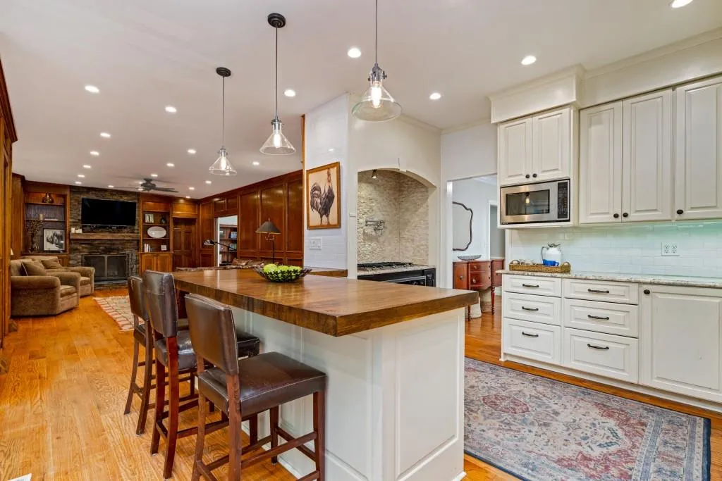2125 Spalding Drive, Sandy Springs, Georgia 30350, 5 Bedrooms Bedrooms, ,3 BathroomsBathrooms,Residential,Sold,2125 Spalding Drive,6872453