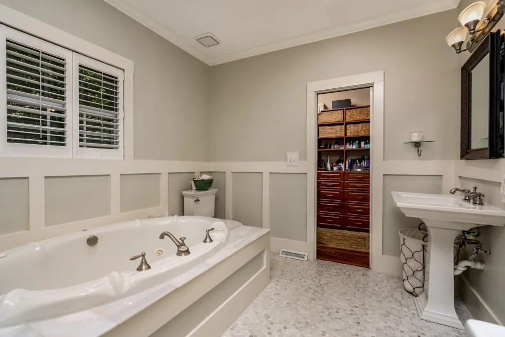 2125 Spalding Drive, Sandy Springs, Georgia 30350, 5 Bedrooms Bedrooms, ,3 BathroomsBathrooms,Residential,Sold,2125 Spalding Drive,6872453