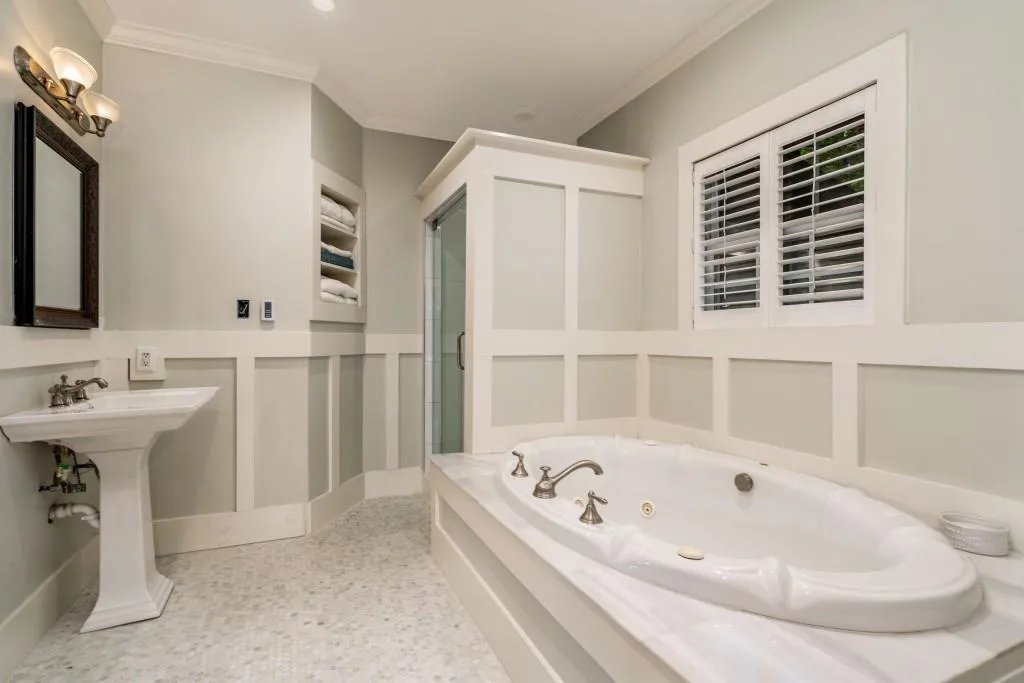 2125 Spalding Drive, Sandy Springs, Georgia 30350, 5 Bedrooms Bedrooms, ,3 BathroomsBathrooms,Residential,Sold,2125 Spalding Drive,6872453