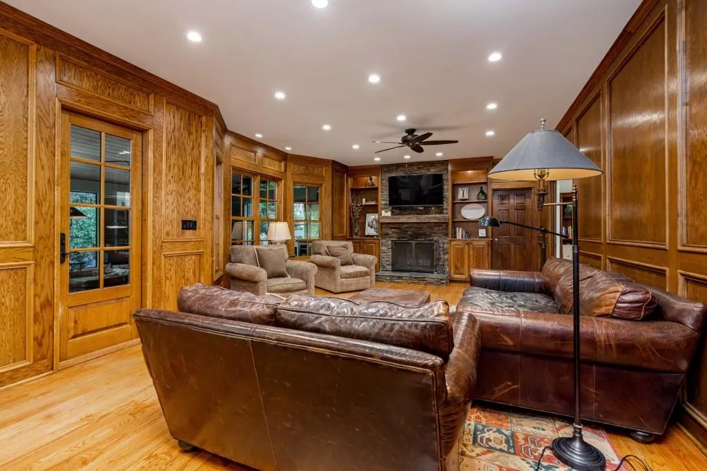 2125 Spalding Drive, Sandy Springs, Georgia 30350, 5 Bedrooms Bedrooms, ,3 BathroomsBathrooms,Residential,Sold,2125 Spalding Drive,6872453