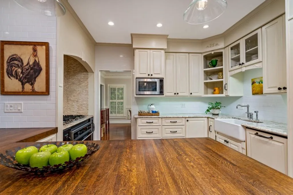 2125 Spalding Drive, Sandy Springs, Georgia 30350, 5 Bedrooms Bedrooms, ,3 BathroomsBathrooms,Residential,Sold,2125 Spalding Drive,6872453