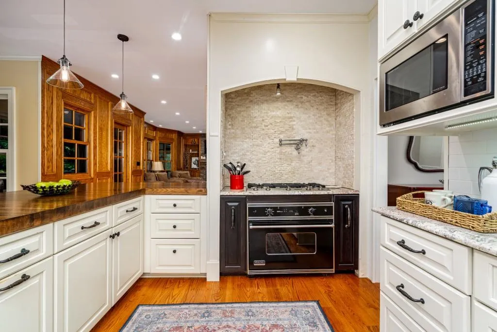 2125 Spalding Drive, Sandy Springs, Georgia 30350, 5 Bedrooms Bedrooms, ,3 BathroomsBathrooms,Residential,Sold,2125 Spalding Drive,6872453